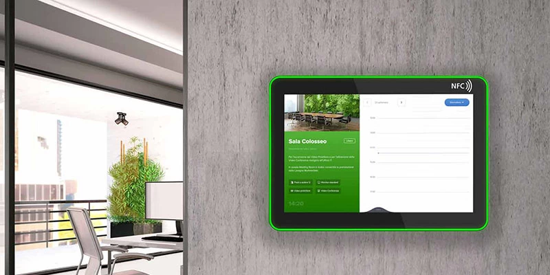 display per la prenotazione delle sale e spazi di lavoro con dispositivo e software Zucchetti